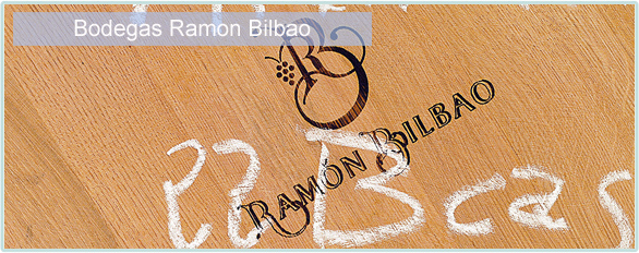 Bodegas Ram�n Bilbao befindet sich in einer privilegierten Lage: Die Gegend um die Ortschaft Haro in der Rioja Alta ist ein Paradies, in dem die hier als Wahrzeichen geltende Tempranillo-Traube beste Ergebnisse
hervorbringt. Ram�n Bilbao besitzt derzeit gut 75 Hektar Weinberge in Haro und den umliegenden Ortschaften. Die Ernte erfolgt grunds�tzlich von Hand.