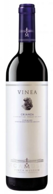 Bodega Museum Crianza Cigales DO - Luis Chueca wurde 1976 zur Zeit der spanischen Demokratie in Labastida, einem Städtchen im Herzen des Rioja Alavesa, umgeben von Weinbergen, geboren. Aufgewachsen in einer von Weingärten geprägten Lan... Bodega Museum Crianza Cigales DO - Luis Chueca wurde 1976 zur Zeit der spanischen Demokratie in Labastida, einem Städtchen im Herzen des Rioja Alavesa, umgeben von Weinbergen, geboren. Aufgewachsen in einer von Weingärten geprägten Lan...