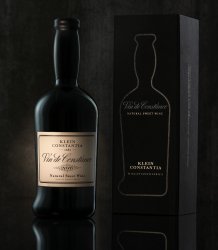 Klein Constantia Estate Vin de Constance - Das Weingut Klein Constantia liegt auf der schmalen Landzunge auf der R�ckseite des Tafelbergs. Das Gebiet Constantia gilt als Wiege der s�dafrikanischen Weinkultur und geh�rt zu den k�hlsten Weinbaur...
