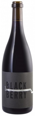 Bruker Rotwein Cuv�e QbA Black Berry - Wie die Generationen vor ihm, hat auch Markus Bruker das richtige Gesp�r f�r guten Wein. Mit seiner Frau Tanja bewirtschaftet er im schw�bischen Gro�bottwar heute acht Hektar intensiv begr�nteRebfl�ch...