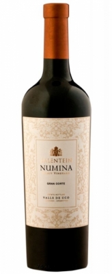 Bodegas Salentein Numina Malbec/Merlot  - Einer der besten Weine aus dem Hause Salentein ist der Numina, eine Cuv�e aus Malbec (70%) und Merlot (30%) die rund 12 Monate in erst- und zweitbelegten franz�sischen Barriques reifen. Das Ergebnis i...
