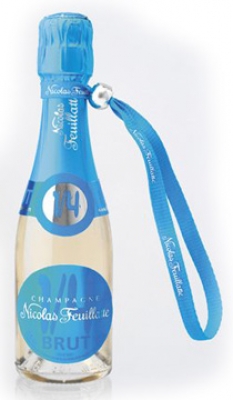 Champagne Nicolas Feuillatte one four blue 0,2l - 1/4 one fo(u)r brut: Der one fo(u)r ist ein exklusives Accessoire und durch die praktische Handschlaufe idealer Begleiter durch den Abend. Modisch, neu und knallig in den Farben Pink und Blue.
