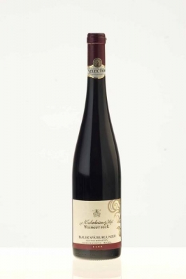 Hedesheimer Hof Blauer Sp�tburgunder Selection Rheinhessen-Barrique- - Der Hedesheimer Hof in Rheinhessen ist l�ngst kein Geheimtipp mehr. Im Gault Millau 2010 mit zwei Trauben als Aufsteiger ausgewiesen. Die �ber 300-j�hrige Familientradition verpflichtet ihn, durch nac...