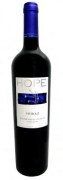 Hope Estate "Hunter" Shiraz - Das Weingut Hope Estate liegt in der Mitte des Hunter Valley. 1997 wurde der erste Jahrgang des Weinguts von einem kleinen Weinberg produziert, den Michael Hope einige Jahre zuvor erworben hatte - sei...