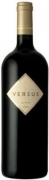 Versus Red Literflasche - Einfach gut, nicht mehr Ausstattung als n�tig. Minimalistisch, fast schon etwas improvisiert � typisch s�dafrikanisch. �Reduced to the max� ist die Vision bei The Company Of Wine People in Stellenbosc...